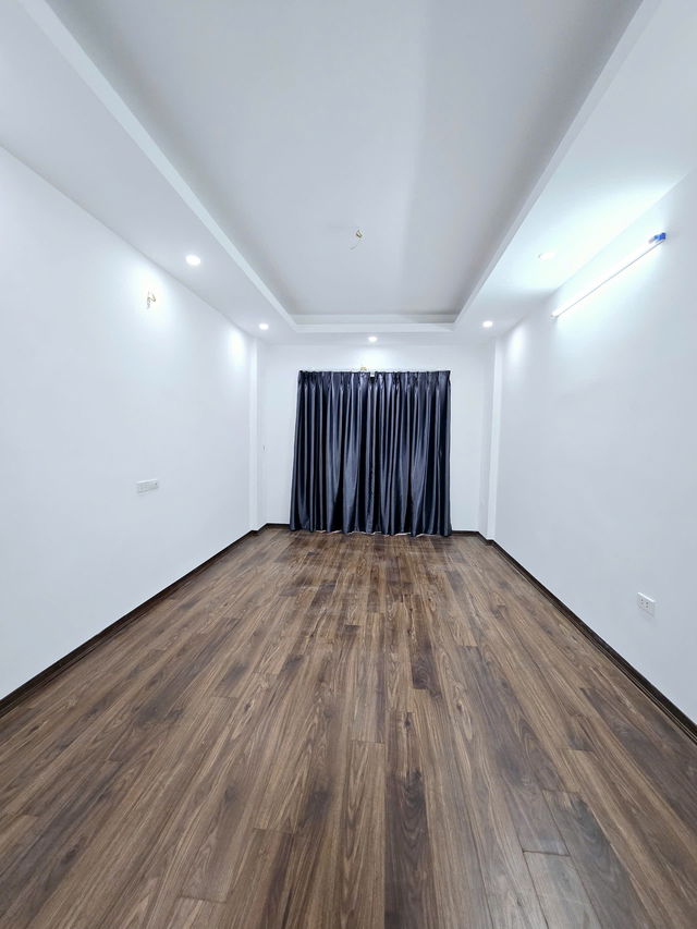 NHÀ MỚI ĐẸP - FULL NỘI THẤT Nguyễn Văn Linh-Long Biên 30m2 X  5 tầng mặt tiền 3.8m, 5.2 tỷ. - Ảnh 3
