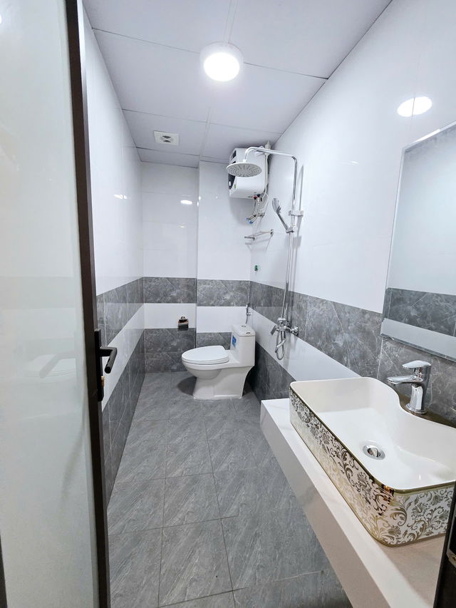 NHÀ MỚI ĐẸP - FULL NỘI THẤT Nguyễn Văn Linh-Long Biên 30m2 X  5 tầng mặt tiền 3.8m, 5.2 tỷ. - Ảnh 1