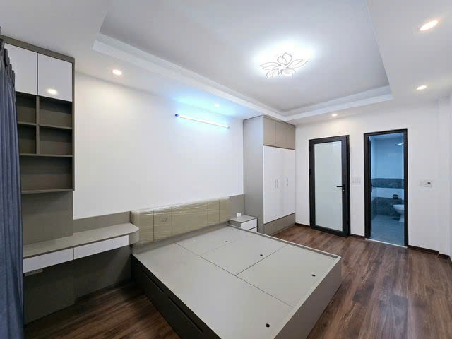 NHÀ MỚI ĐẸP - FULL NỘI THẤT Nguyễn Văn Linh-Long Biên 30m2 X  5 tầng mặt tiền 3.8m, 5.2 tỷ. - Ảnh chính