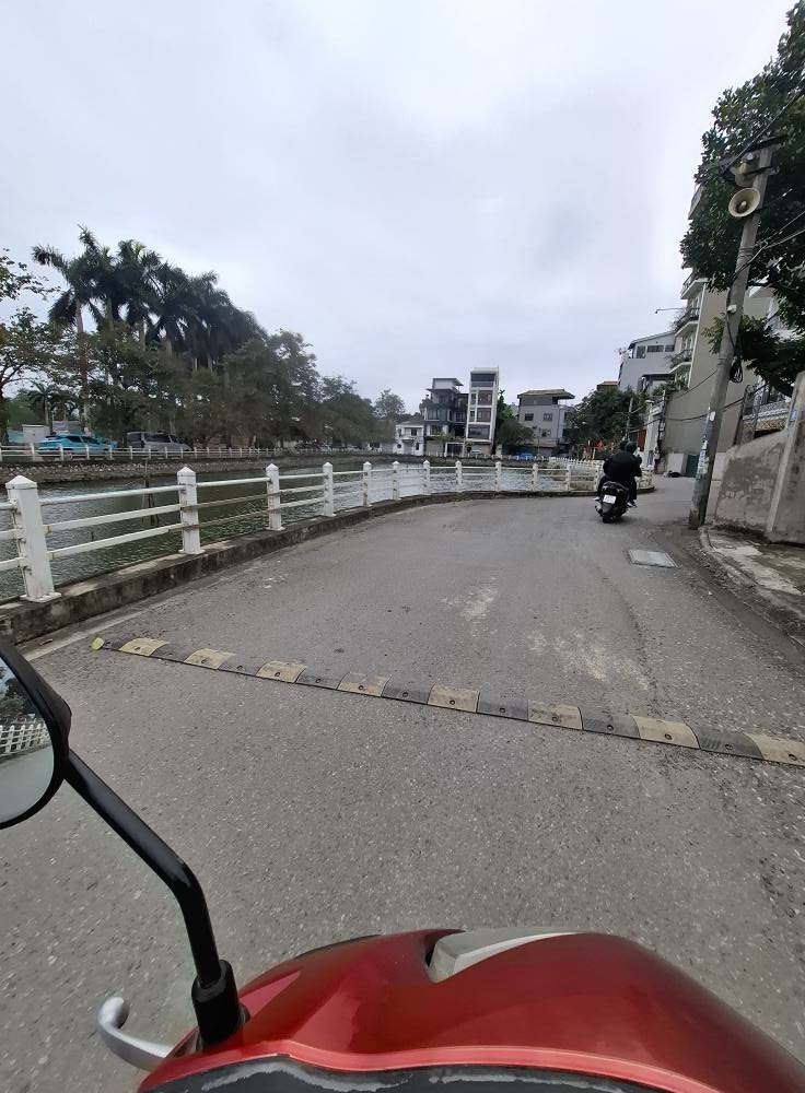 BÁN ĐẤT NGỌC THỤY TRONG ĐÊ, NGAY TRƯỜNG PHÁP, HỒ AO LÃO, OTO TRÁNH 5M. GIÁ ĐẦU TƯ. LH 0936123469 - Ảnh 2