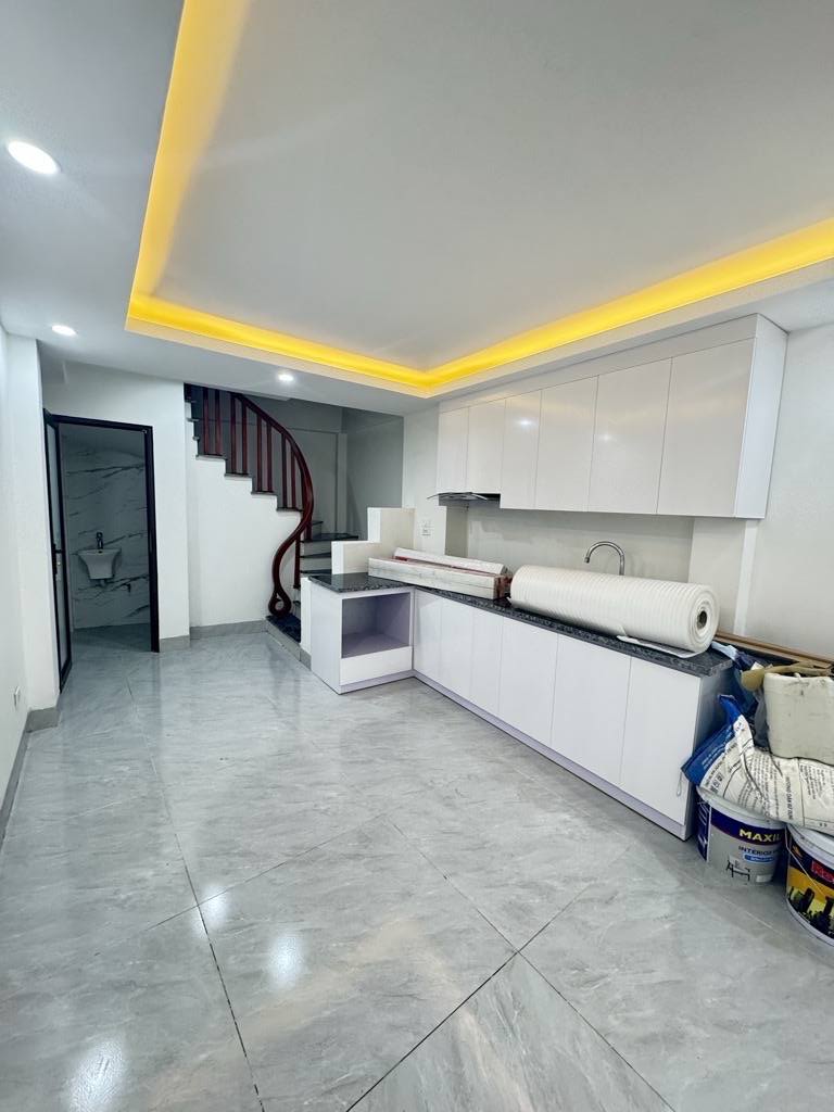 BÁN NHÀ 5T PHỐ GIA QUẤT, THƯỢNG THANH, 1 NHÀ RA MẶT PHỐ. CHỈ 5T2 TL TRỰC TIẾP CHÍNH CHỦ. LH: - Ảnh chính