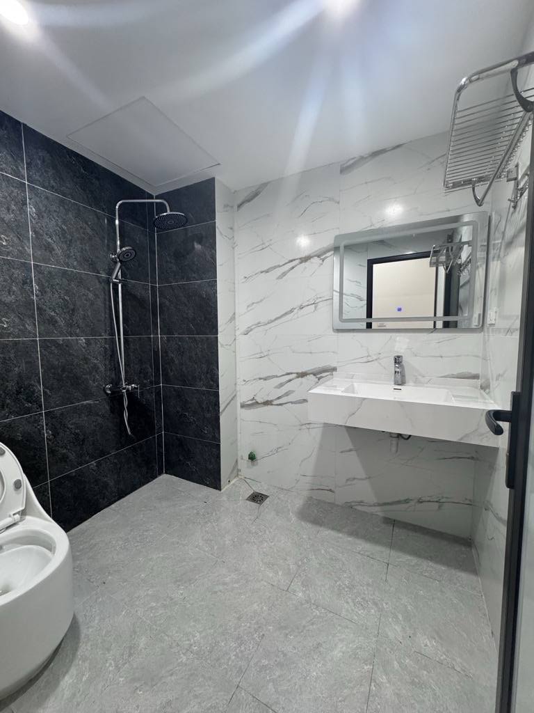 BÁN NHÀ 5T PHỐ GIA QUẤT, THƯỢNG THANH, 1 NHÀ RA MẶT PHỐ. CHỈ 5T2 TL TRỰC TIẾP CHÍNH CHỦ. LH: - Ảnh 2