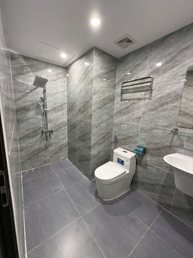 NHÀ XÂY MỚI - AN SINH ĐỈNH - Ô TÔ ĐỖ CỔNG Bát Khối 31m2X 5 tầng mặt tiền  4m, 5.7 tỷ Long Biên. - Ảnh 2