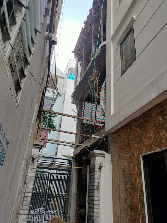 NHÀ MỚI ĐẸP Ô TÔ ĐỖ CỔNG TẶNG NỘI THẤT Ngô Gia Tự 30m2 X 4 Tầng mặt tiền 5m, 5.8 tỷ Long Biên. - Ảnh chính