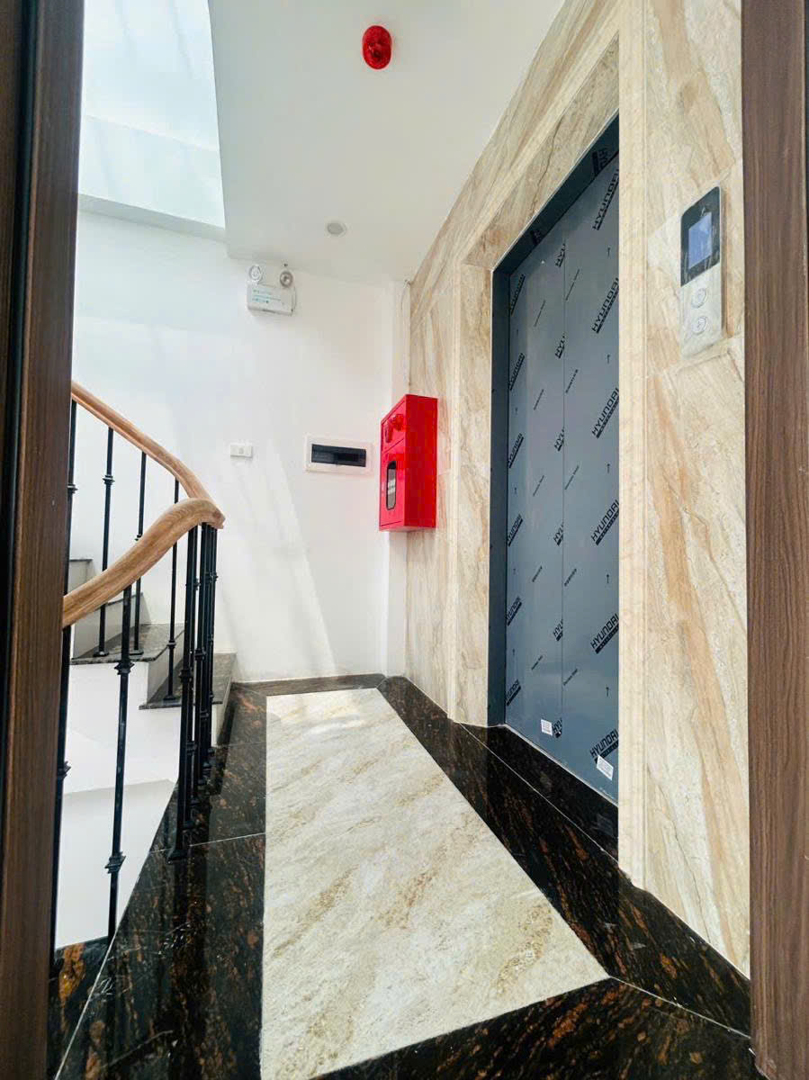 Bán toà nhà VP Nguyễn Chí Thanh - 85m x 7 tầng thang máy, ôtô đỗ cửa, MT 8m - Ảnh 2