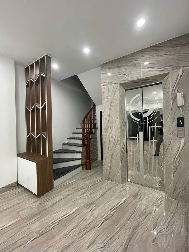 NGÕ Ô TÔ -NHÀ 6 TẦNG THANG MÁY Thạch Bàn 36 m2 X  6 tầng,mặt tiên 3.6, 8 tỷ Long Biên. - Ảnh 1
