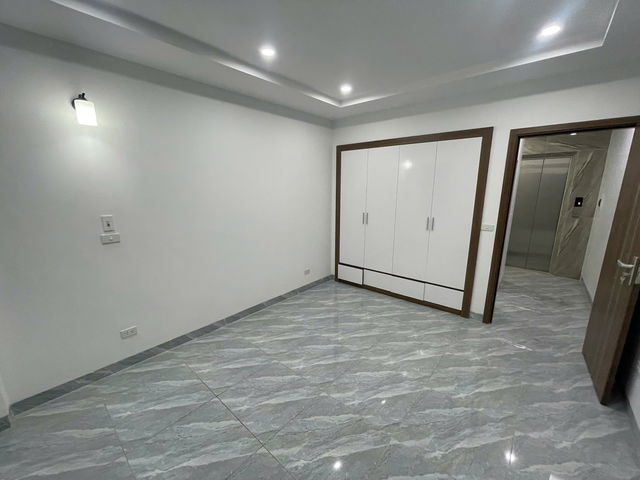 NGÕ Ô TÔ -NHÀ 6 TẦNG THANG MÁY Thạch Bàn 36 m2 X  6 tầng,mặt tiên 3.6, 8 tỷ Long Biên. - Ảnh 2