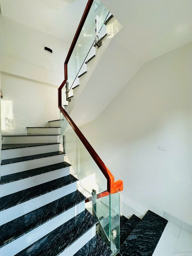 NHÀ ĐẸP DÂN XÂY phố Vũ Xuân Thiều-Long Biển 40 m2,X 5 tầng,mặt tiền 4.1m, 8.5 tỷ Long Biên. - Ảnh 4