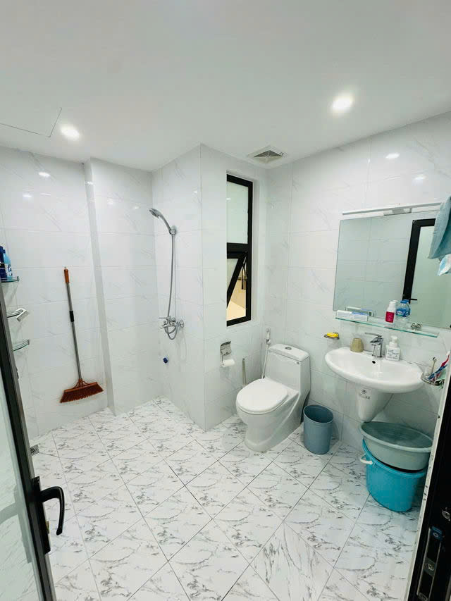 NHÀ ĐẸP DÂN XÂY phố Vũ Xuân Thiều-Long Biển 40 m2,X 5 tầng,mặt tiền 4.1m, 8.5 tỷ Long Biên. - Ảnh 3
