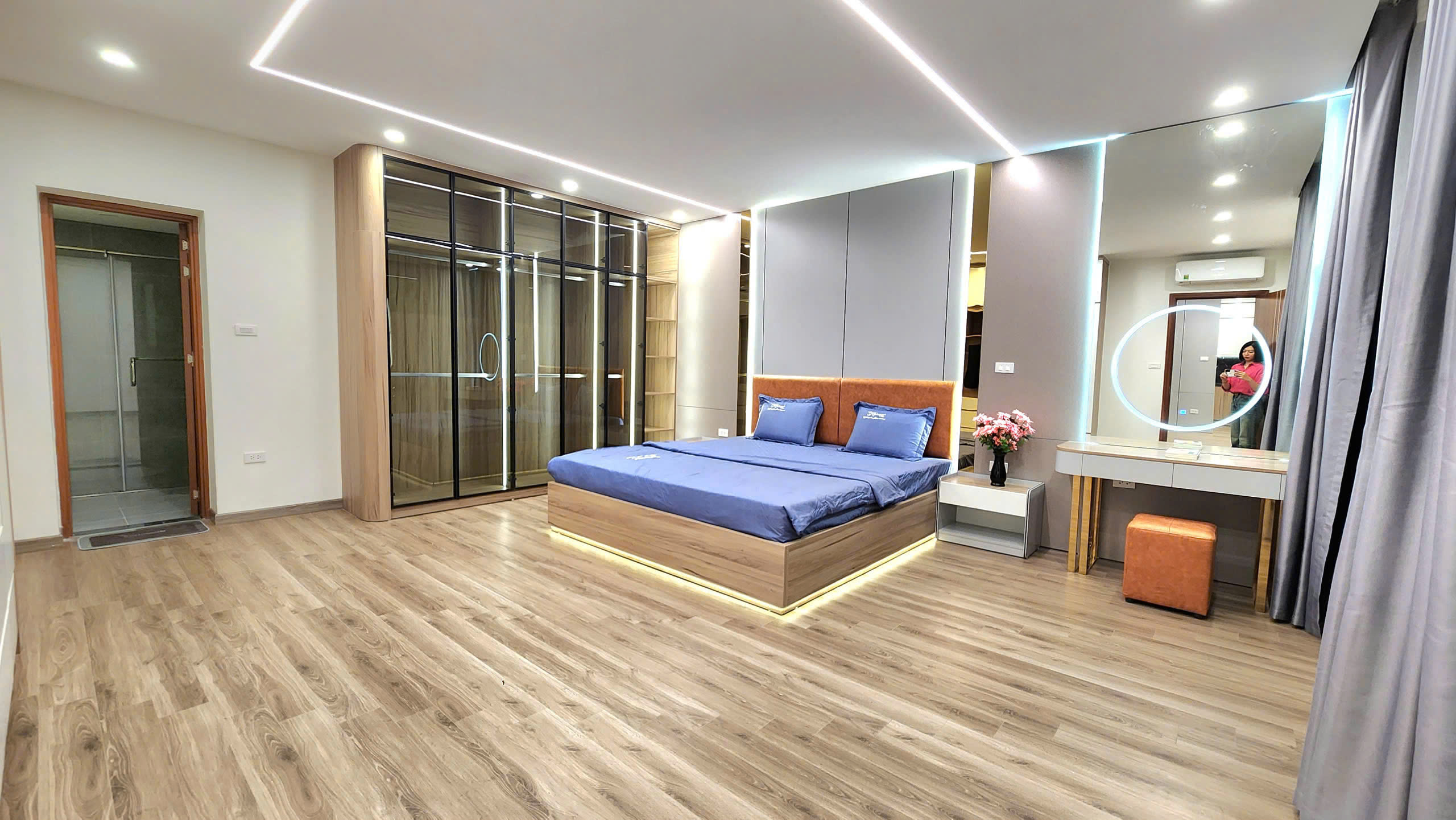 Căn hộ sky villa 3 ngủ 3 WC, dt 181m2, tòa 25T1 Trung Hòa, nội thất mới đẹp long lanh đẳng cấp 5 sao - Ảnh 1