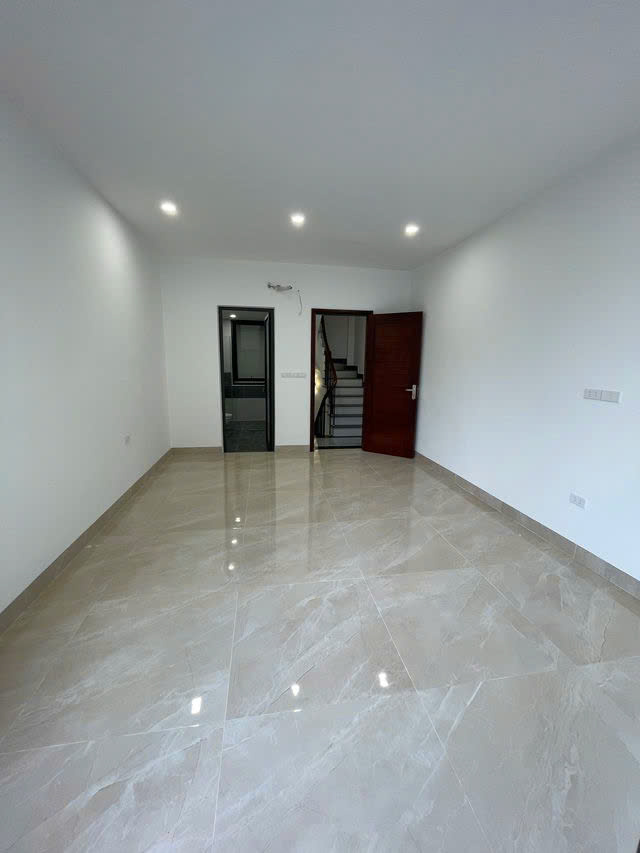 NHÀ MỚI TẶNG NỘI THẤT Ngọc Lâm- Long Biên 35m2 X 5 Tầng ,mặt tiền 3.6m, 6.59 tỷ. - Ảnh 1