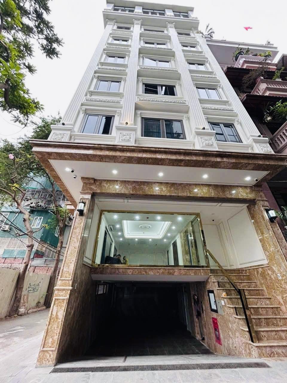 Bán nhà mặt phố Linh Lang - Phan Kế Bính, vị trí vàng, mặt tiền 15m đỗ được 3 ô tô trước cửa, dt - Ảnh 2