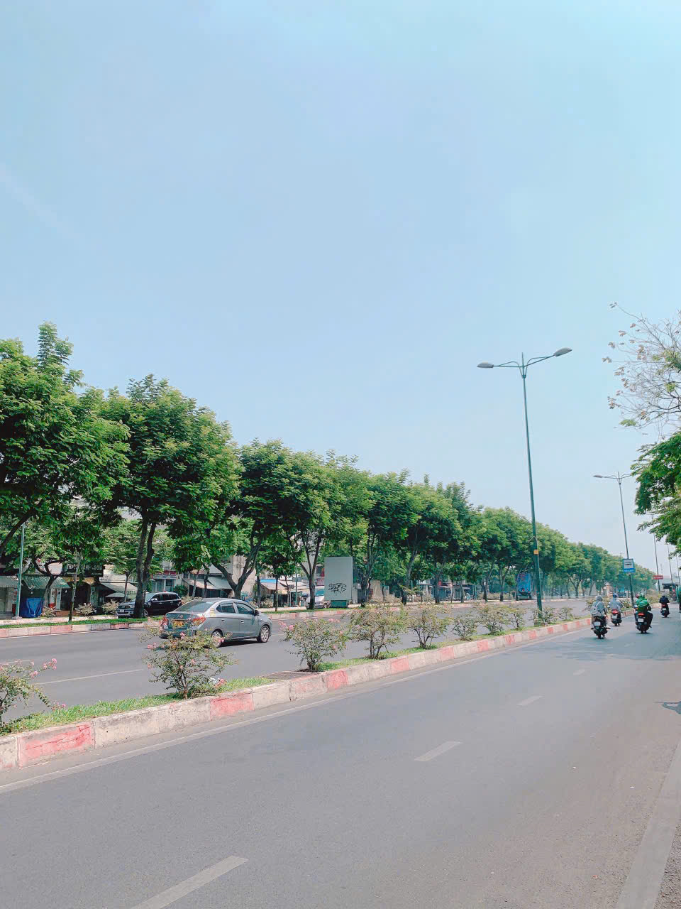 Bán toà nhà 9 tầng ngay Trần Hưng Đạo   Q.1 , giá  250 Ty dt= 15x27= 402m2 , - Ảnh chính
