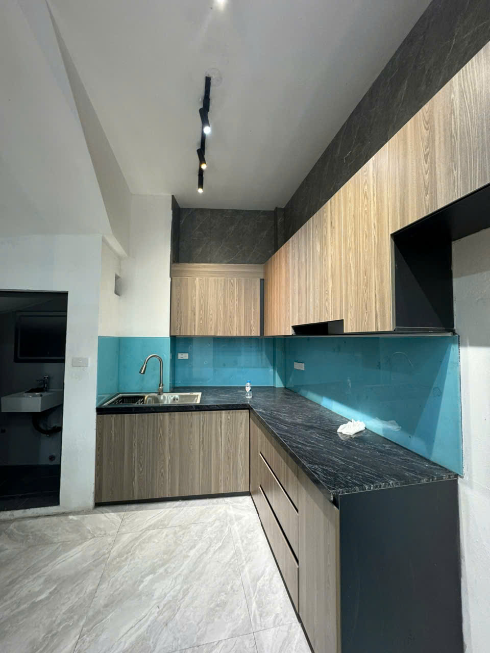 NHÀ ĐẸP - GIÁ TỐT Chính chủ cần bán nhanh căn nhà vị trí đẹp tại quận Long Biên, TP Hà Nội - Ảnh 3