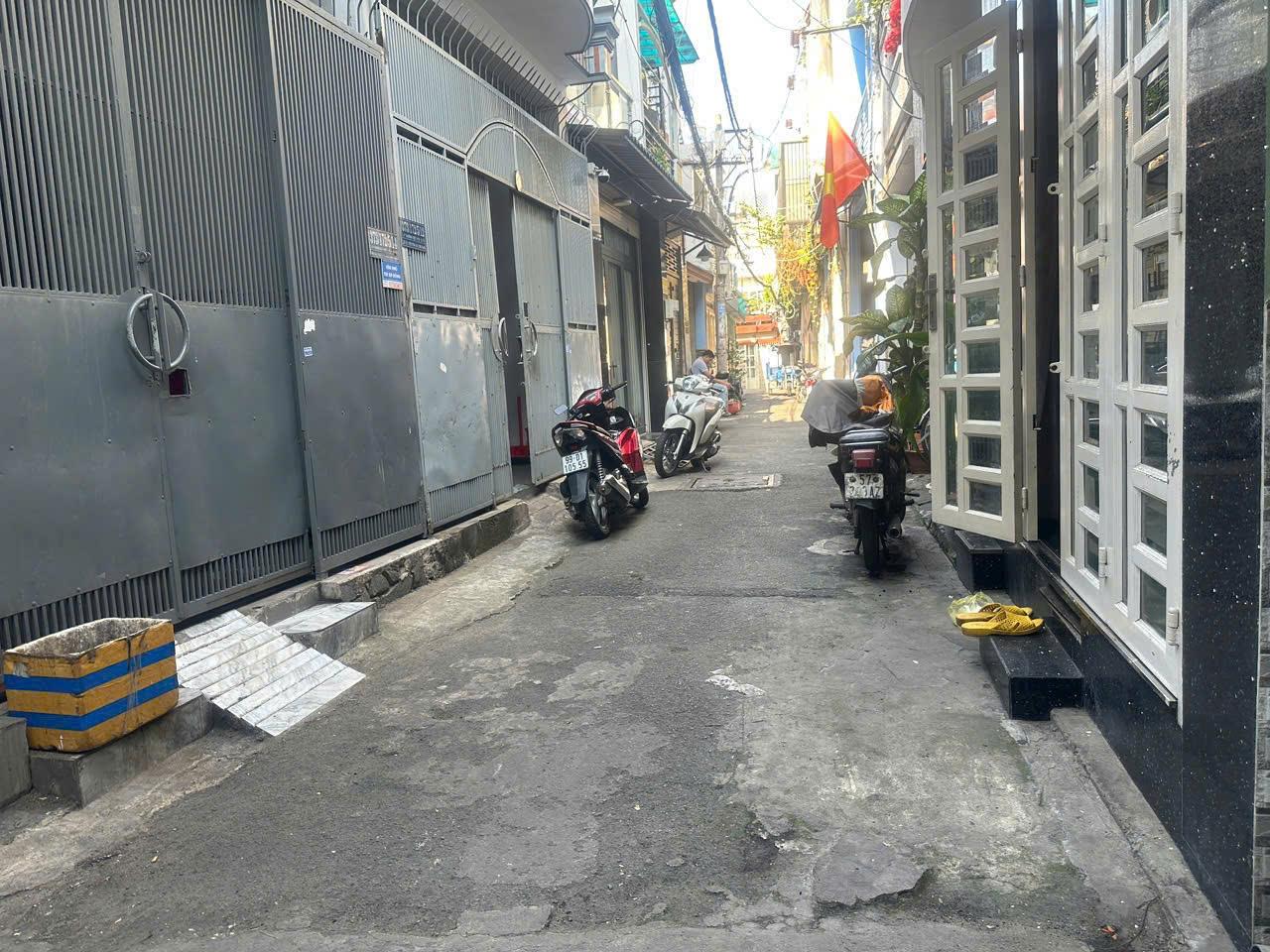 HẺM BA GÁC LỚN CÁCH HẺM XE TẢI 100M CÁCH CHỢ ÔNG ĐỊA 200M 45M2 4 TẦNG BTCT- 6 PN-LẠC LONG QUÂN-TÂN - Ảnh 1