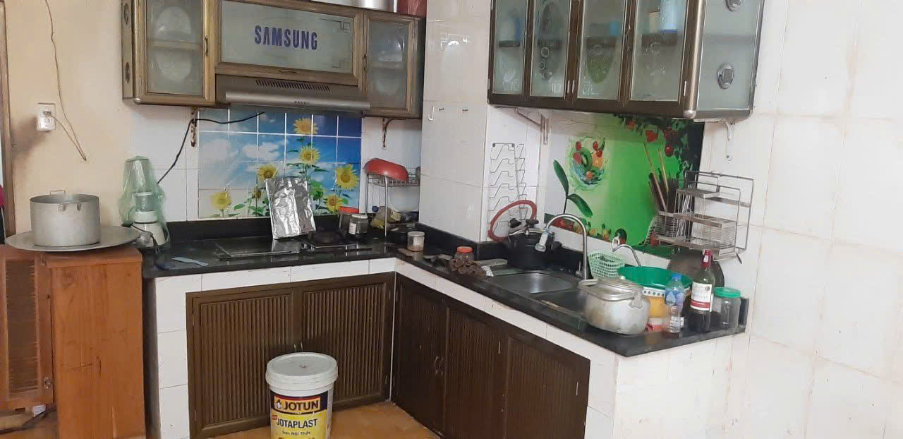 Cho thuê căn hộ 70m2, tầng 4, 2 ngủ khu tập thể quân đội ngõ 558 Nguyễn Văn Cừ,Long Biên - Ảnh chính