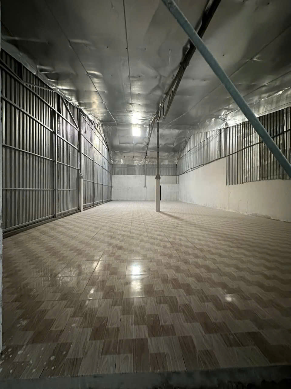kho 8 triệu rộng 180 m2 đường Nguyễn Văn Cừ - Ảnh 2