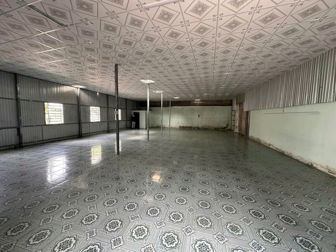 kho 8 triệu rộng 180 m2 đường Nguyễn Văn Cừ - Ảnh 3