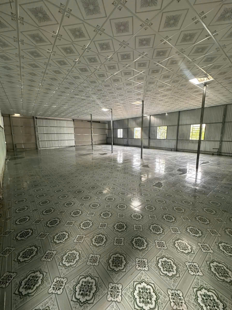 kho 8 triệu rộng 180 m2 đường Nguyễn Văn Cừ - Ảnh 1