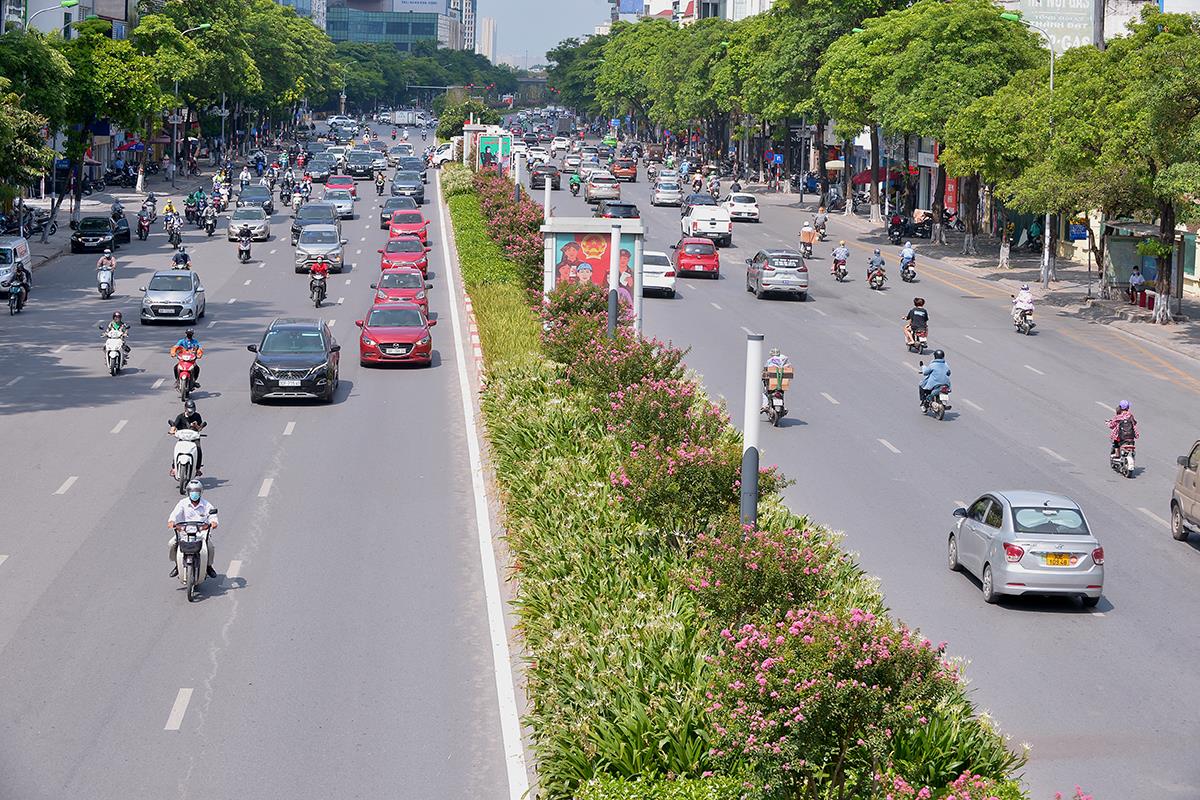 Mặt phố Nguyễn Chí Thanh quận Đống Đa, DT 120m2 x 8 tầng, cho thuê cả nhà vài trăm triệu/tháng - Ảnh 1