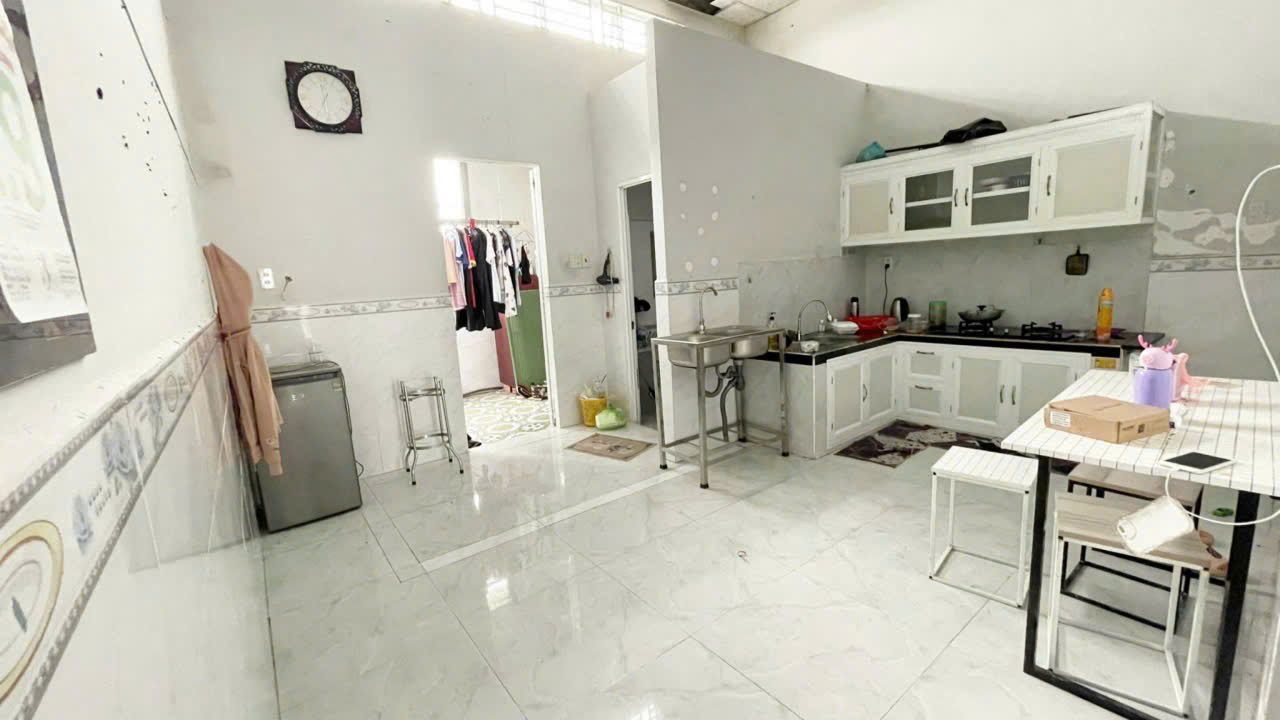 nhà 5,5 triệu 2 phòng ngủ có sân đậu ô tô - Ảnh 3