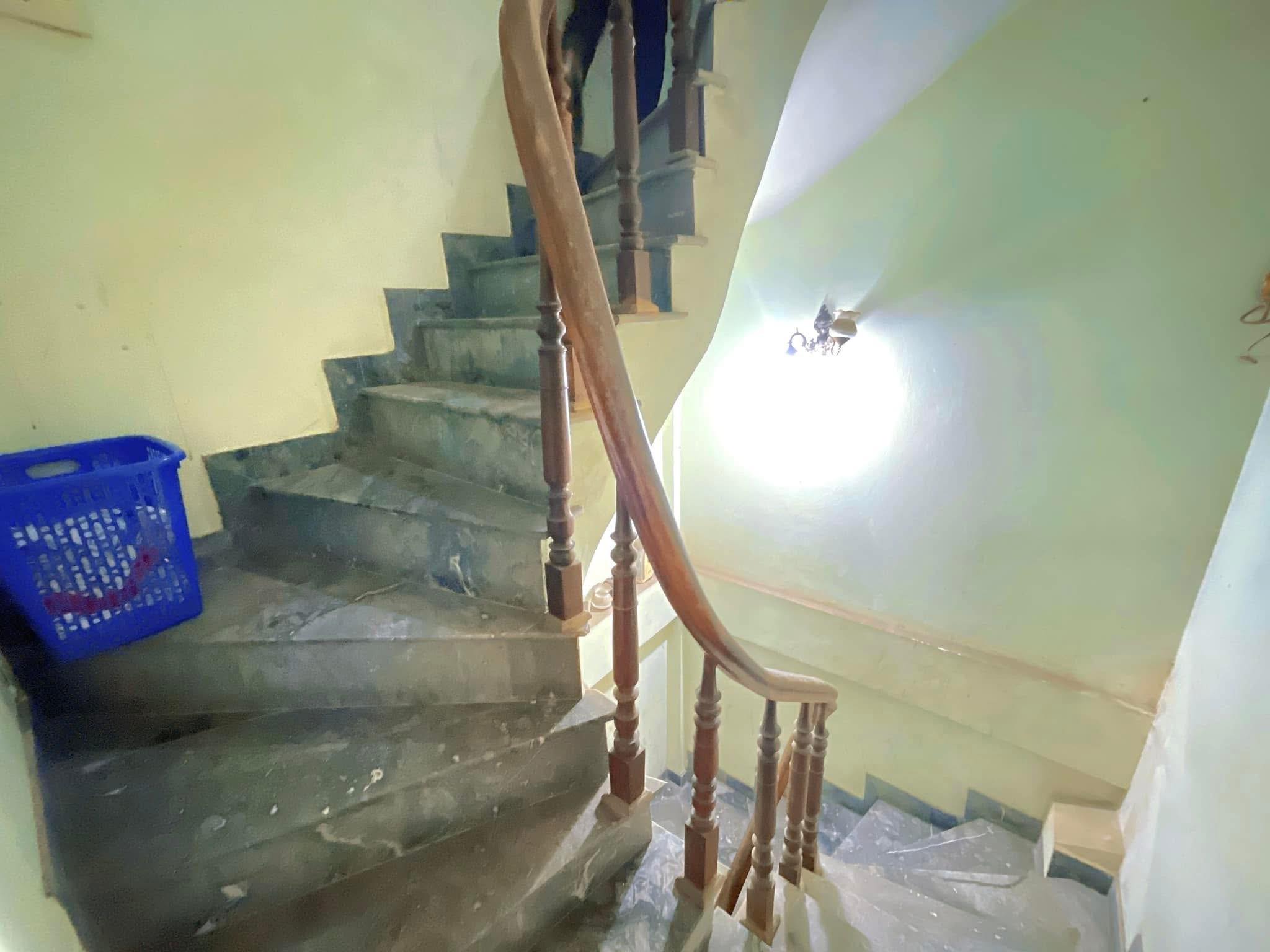 BÁN NHÀ ĐƯỜNG NGUYỄN VĂN HUYÊN CẦU GIẤY, VỊ TRÍ ĐẸP GẦN PHỐ Ô TÔ KINH DOANH. DT 51M2 5 TẦNG 13.5 TỶ - Ảnh 3