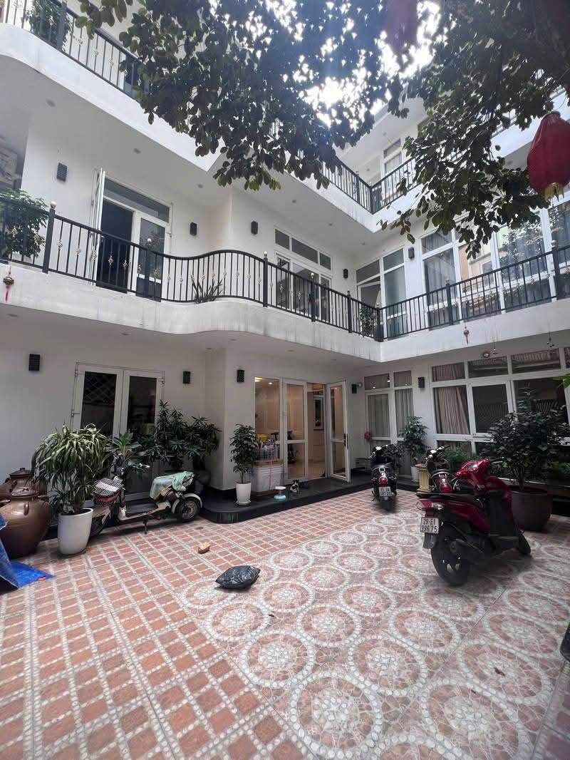 Bán Biệt Thự Siêu Hot , Tây Hồ , HN . DT 165m2 , 3T,  MT 9m . Giá 48 tỷ . - Ảnh chính