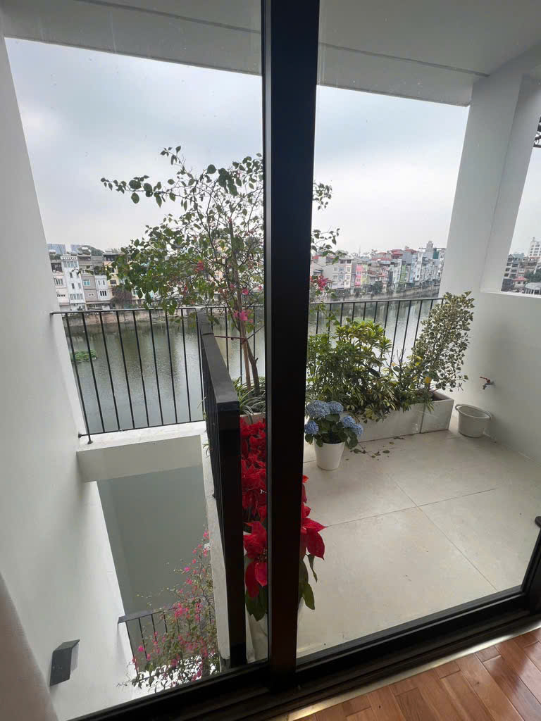 TUYỆT PHẨM MẶT HỒ, NHÀ NGUYỄN VĂN CỪ 55M, 7T, MT4.3M, GARA, THANG MÁY, GIÁ VÀO VIỆC NGAY. - Ảnh chính