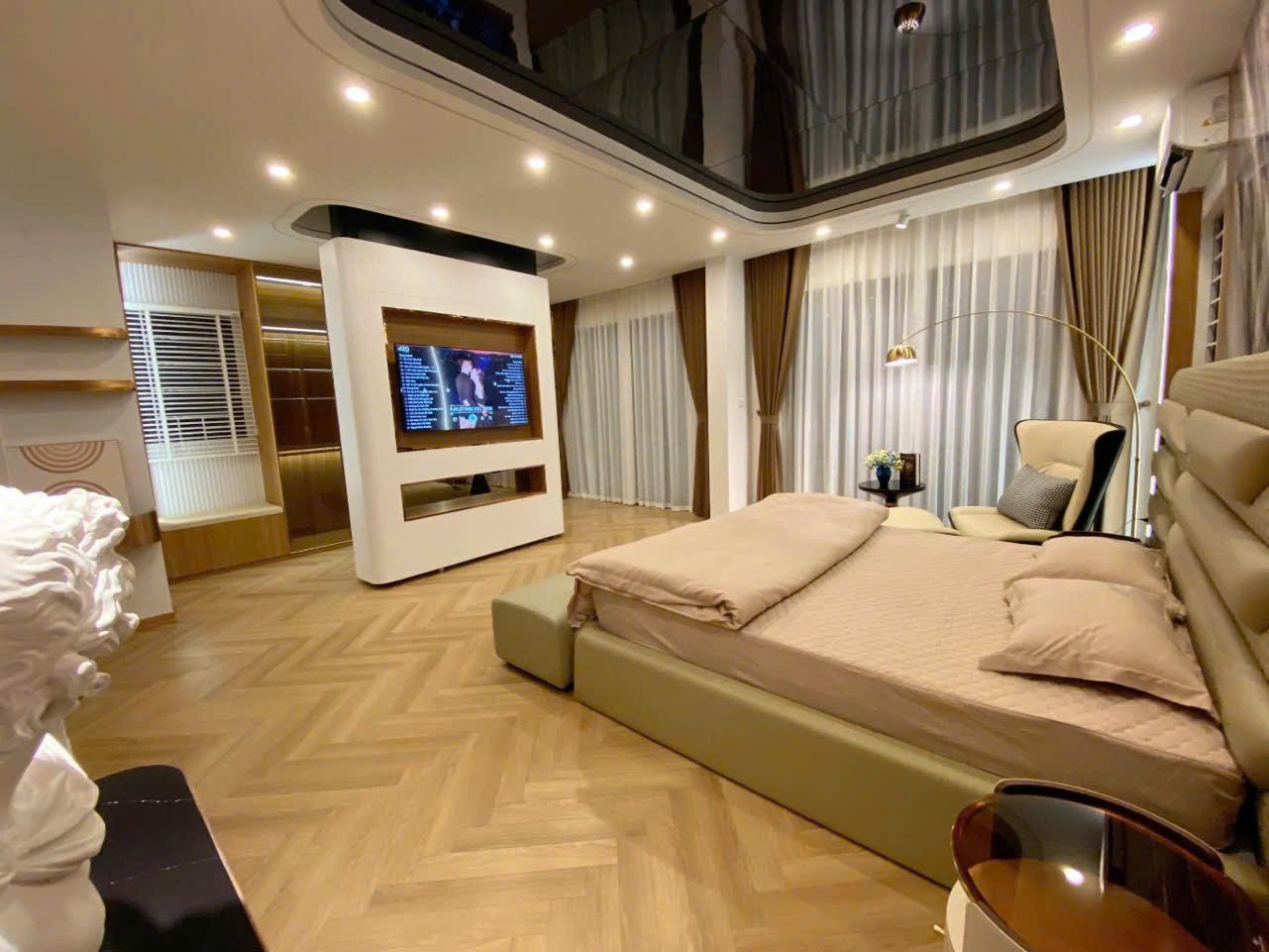 LUXURY HOUSE Tại 135 Đội Cấn (ngay sát Hồ Đầm Tròn) - Ảnh 1