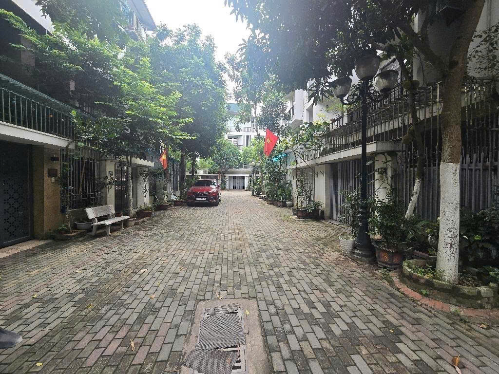 BÁN NHÀ PHÂN LÔ KDT AO SÀO- HOÀNG MAI, 70 M2, 5 TẦNG, MẶT TIỀN 5 M, GIÁ 20,5 TỶ. - Ảnh chính