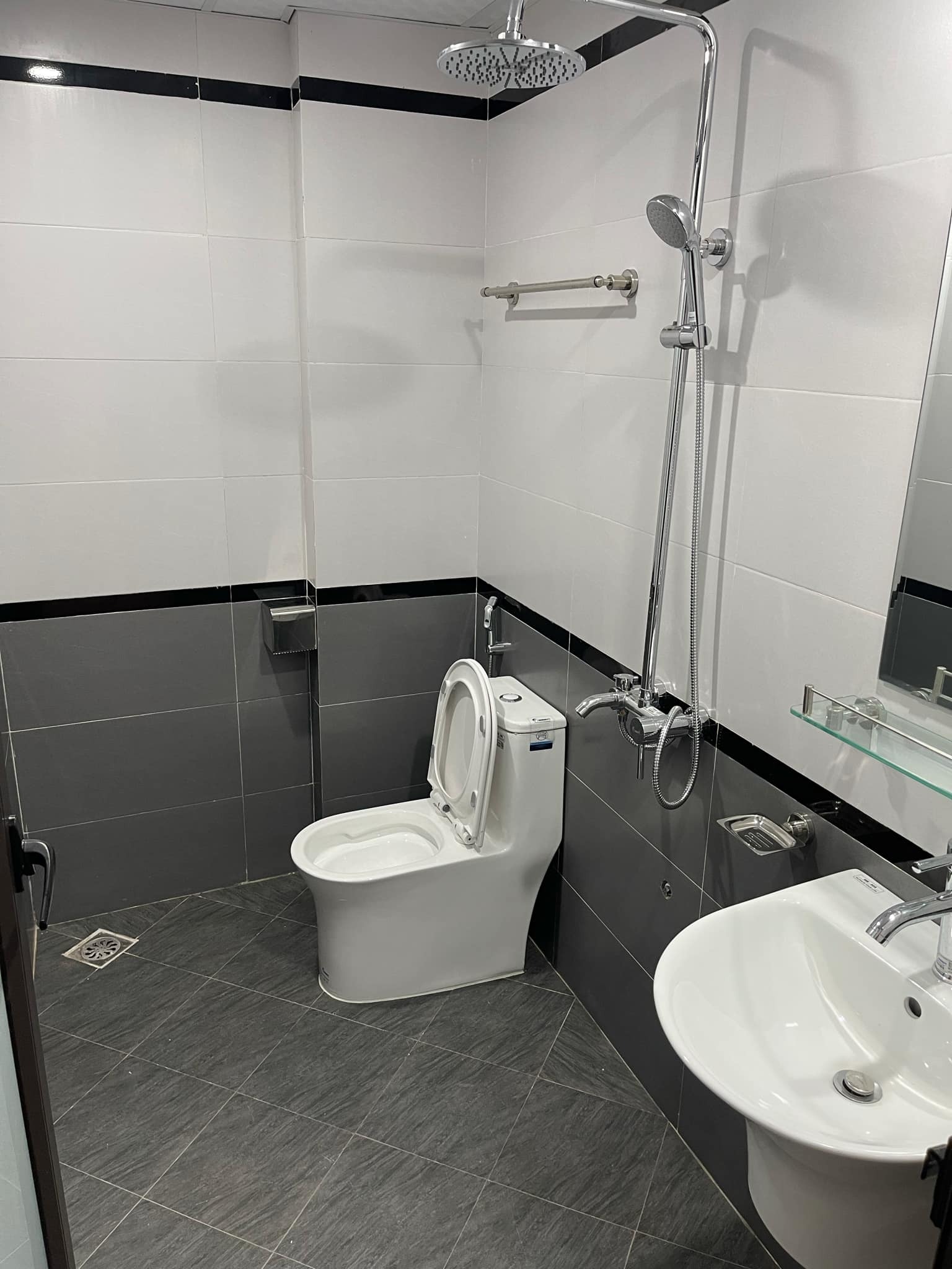 🏠 BÁN NHÀ 5 TẦNG ĐẸP – HIỆN ĐẠI – GIÁ TỐT TẠI GẦN KHU ĐT VINHOME THĂNG LONG 💎 - Ảnh 1
