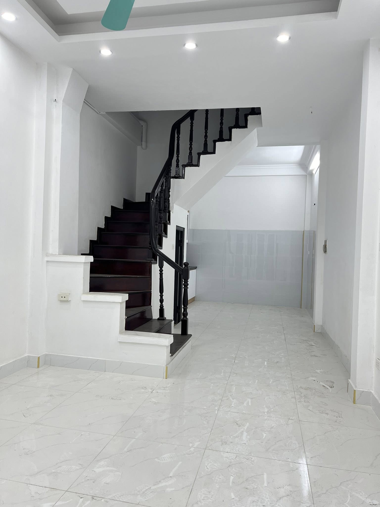 NHÀ PHỐ, TỨ LIÊN, TÂY HỒ-KD-Ô TÔ: 39M X4T, MT 3,7M, GIÁ 10 TỶ. - Ảnh 2
