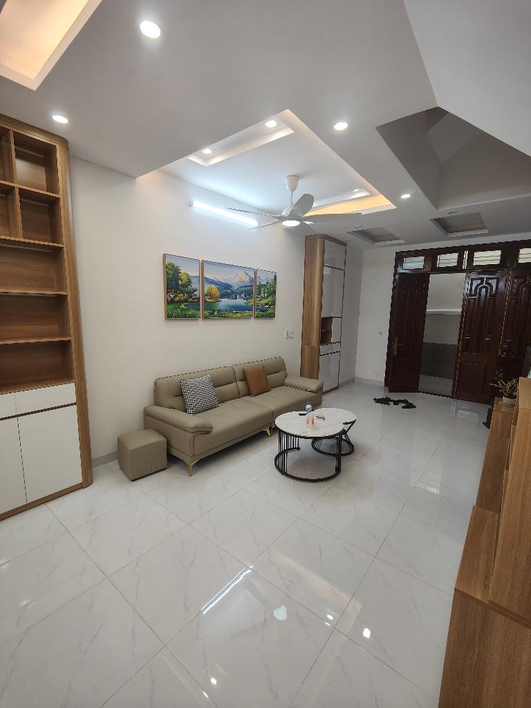 NHÀ ĐẸP Ở NGAY - DÂN XÂY - 2 MẶT THOÁNG - CÁCH MP NGUYỄN HOÀNG 30M - Ô CHỜ THANG MÁY. - Ảnh 2