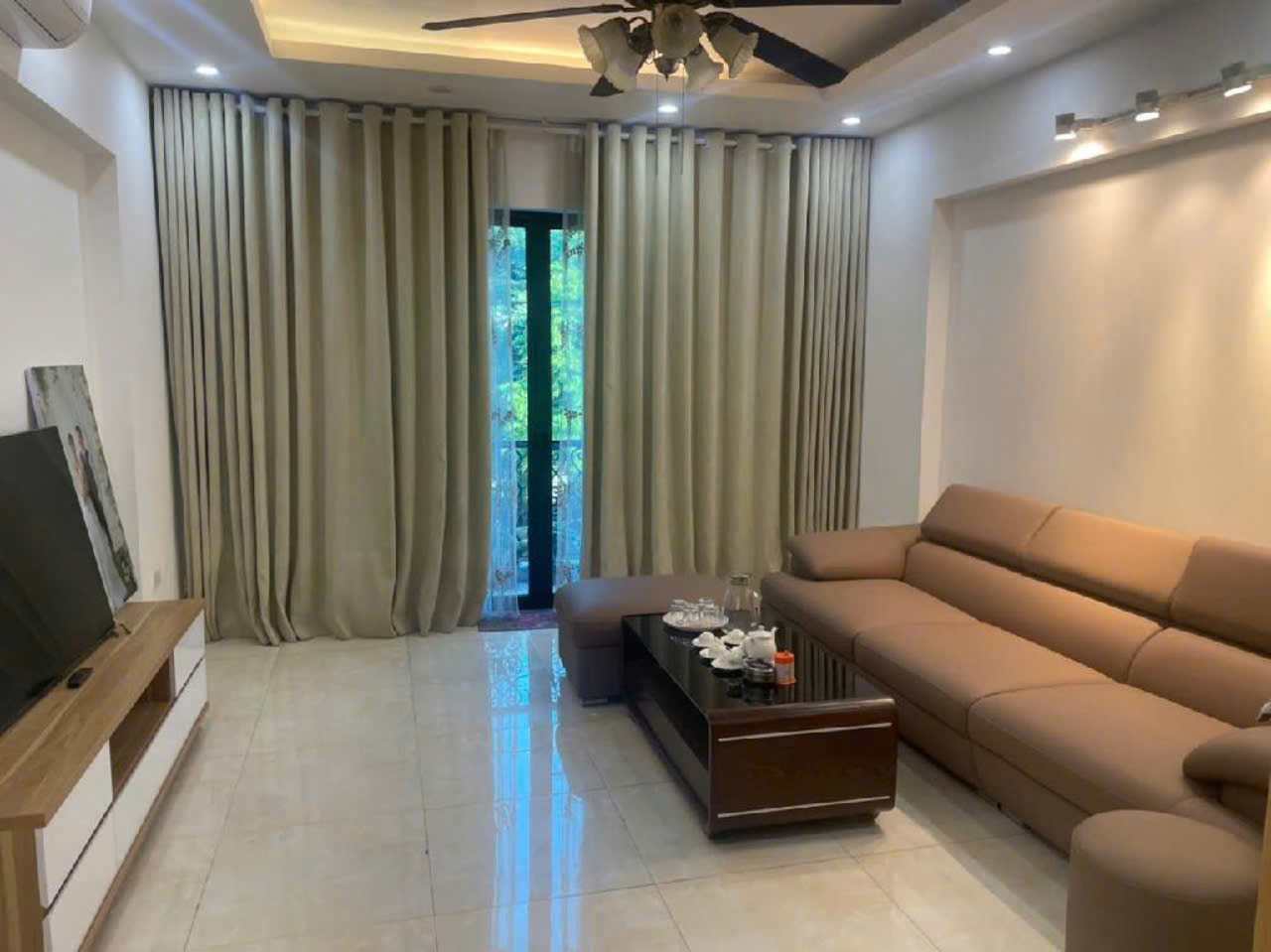 CẦN BÁN NHÀ CHÍNH CHỦ - CÓ 2 VỈA HÈ - VIEW VƯỜN HOA - NO10 - LK 366 KHU CỔNG ĐỒNG - Ảnh 2