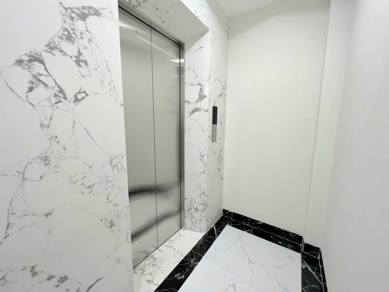 🏡 SIÊU HIẾM - NHÀ ĐẸP PHỐ VỌNG - 5 TẦNG THANG MÁY - CÁCH PHỐ 15M - GẦN ĐH KINH TẾ QD, BÁCH KHOA, - Ảnh 2