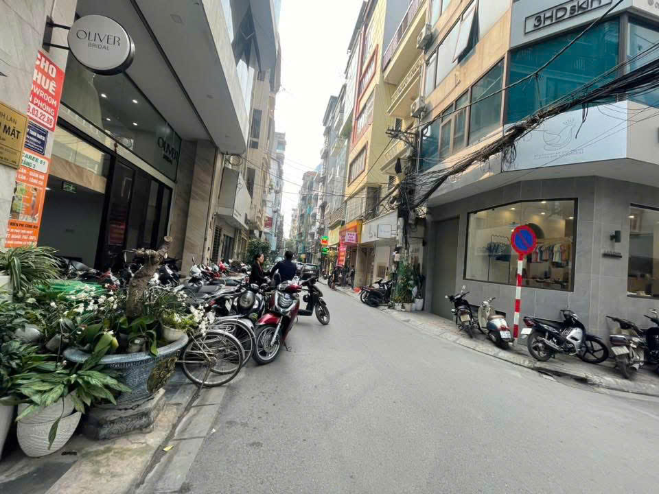 Bán nhà Hoàng Cầu, Trần Quang Diệu trước nhà ô tô tránh - Kinh doanh 60m x Mt 4,6M - Ảnh chính