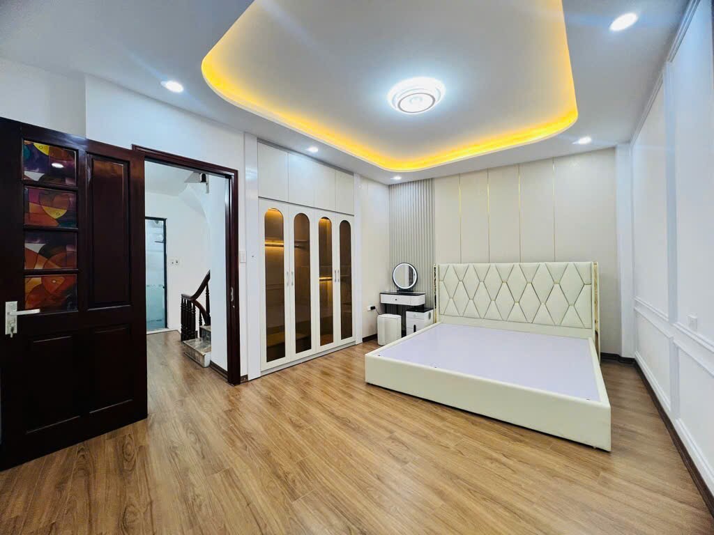 Nhà Ba Đình 5 tầng x mặt tiền 8.4M - Cách mặt phố 20M - Nội thất đẹp - Ngõ thông. - Ảnh 1