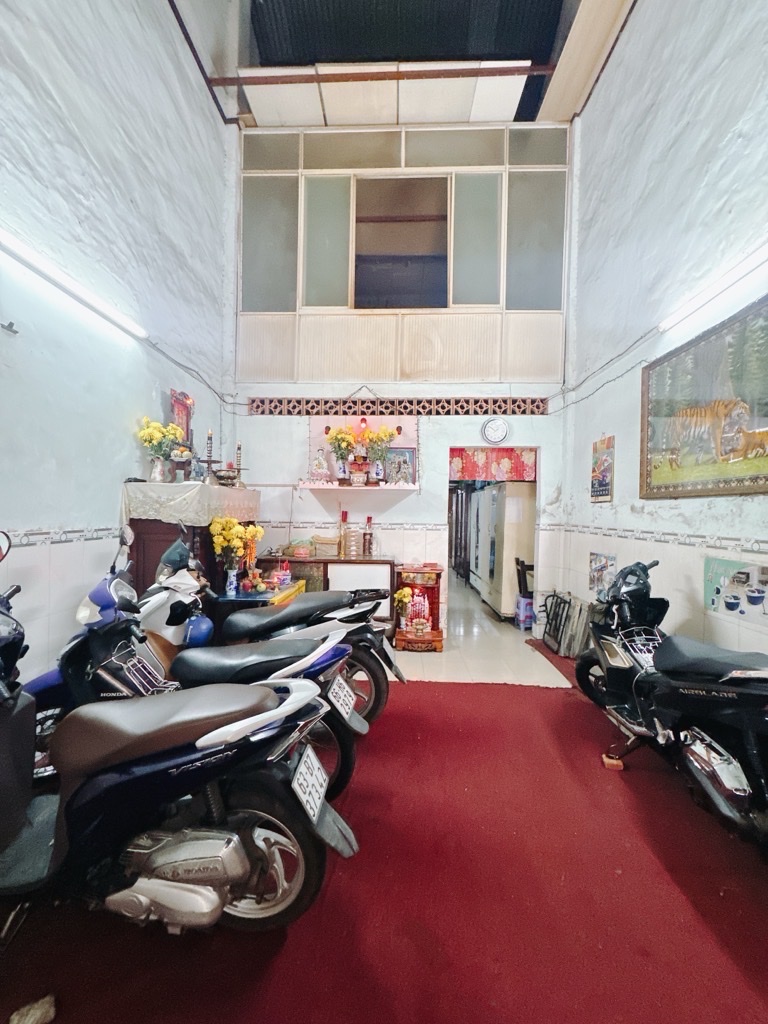 BÁN NHÀ MẶT PHỐ Đ. HOÀNG DIỆU -- XE HƠI NGỦ TRONG NHÀ- VỊ TRÍ VÀNG KHU Q4. - Ảnh 3