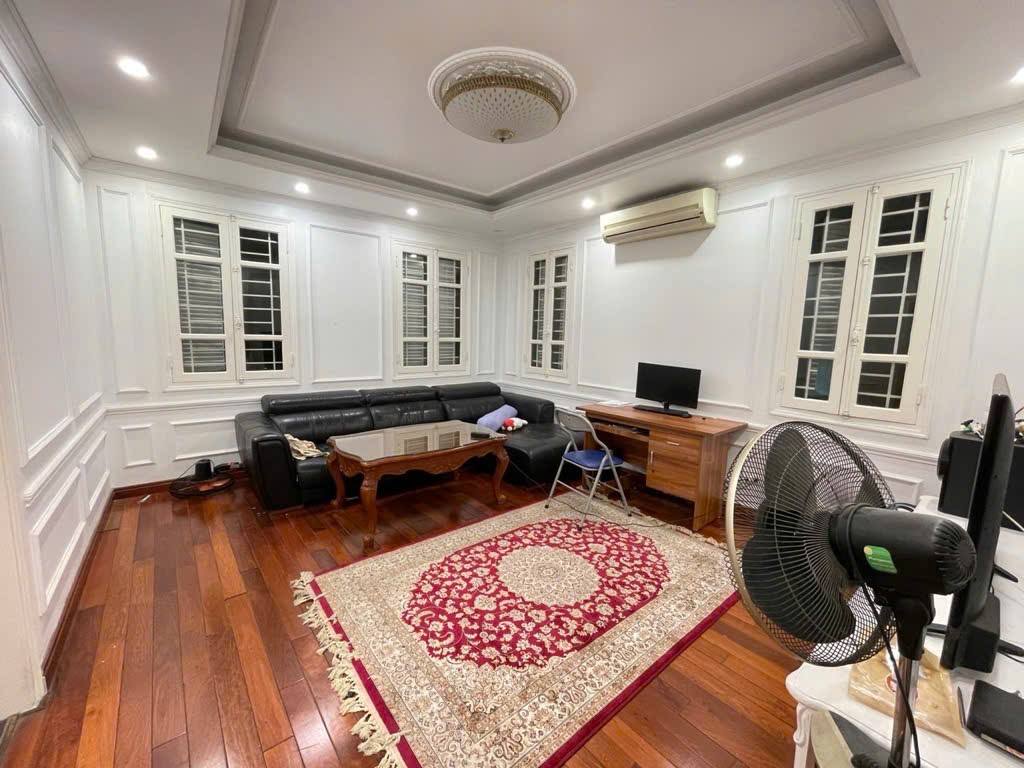 Cho thuê biệt thự Hoàng Quốc Việt, 200m2, 5 tầng lô góc, thang máy - Ảnh 2