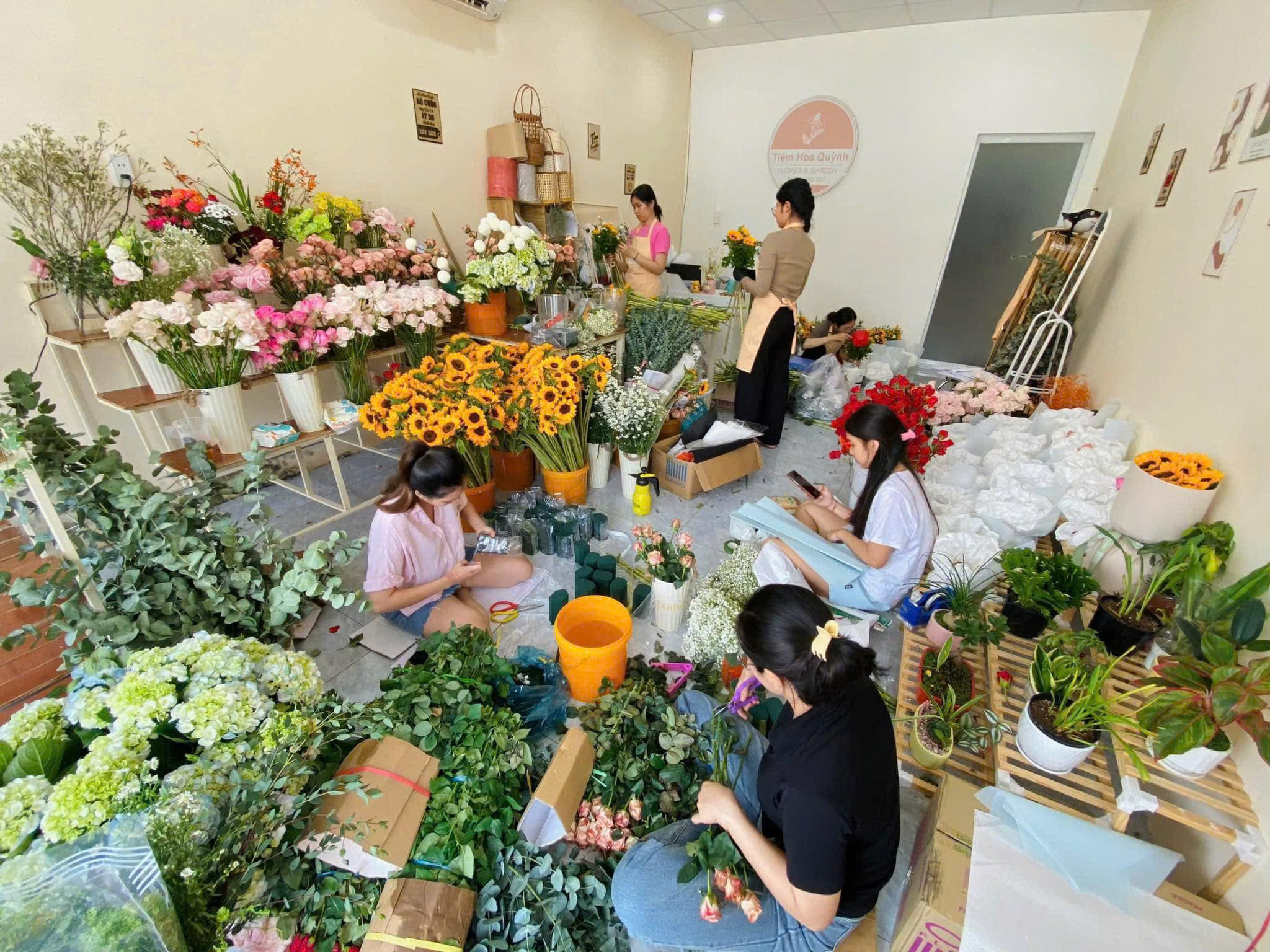 CẦN SANG NHƯỢNG SHOP HOA Địa chỉ: 121 đường Trần Hưng Đạo, Dĩ An - Ảnh chính