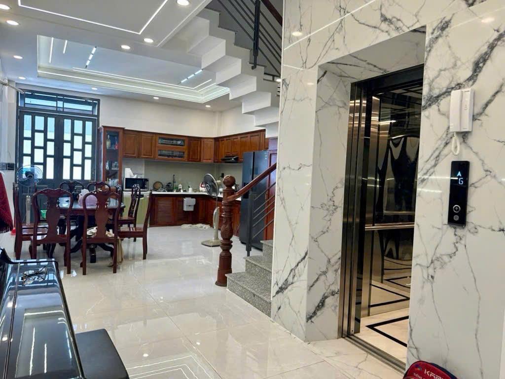 NHÀ ĐẸP  TRIỆU ĐÔ CHỈ CÒN 18 TỶ. 5 TẦNG 100M2 Quận Gò Vấp (5.1x20) - HẺM 12 MÉT, XE TẢI - Ảnh 1
