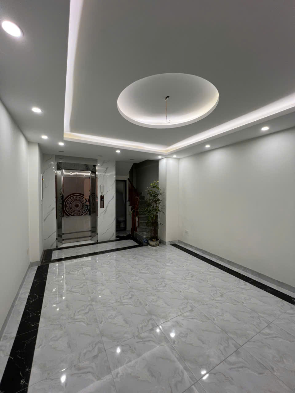 💥 Bán Nhà Lạc Long Quân View Hồ Tây, ngõ rộng thênh thang, giá chỉ hơn 8 tỷ! - Ảnh chính