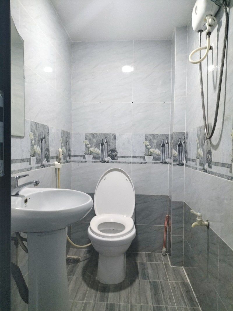 MẶT TIỀN TĂNG BẠC HỔ BÌNH THẠNH - GIÁP  PHAN VĂN TRỊ - 28 M2 (4 X 7)NHÀ MỚI 2 TẦNG VỪA KINH DOANH - - Ảnh 2