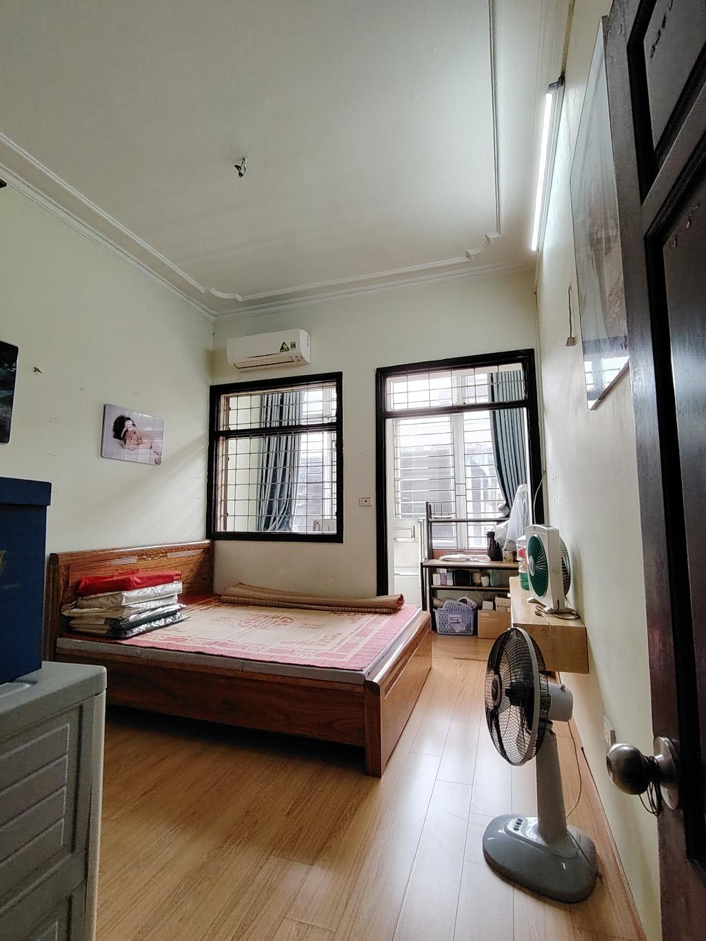 Bán nhà ngõ 554 Nguyễn Văn Cừ 40m x 4T dân xây, oto chỉ nhỉnh 10 tỷ LH: 0936123469 - Ảnh 1