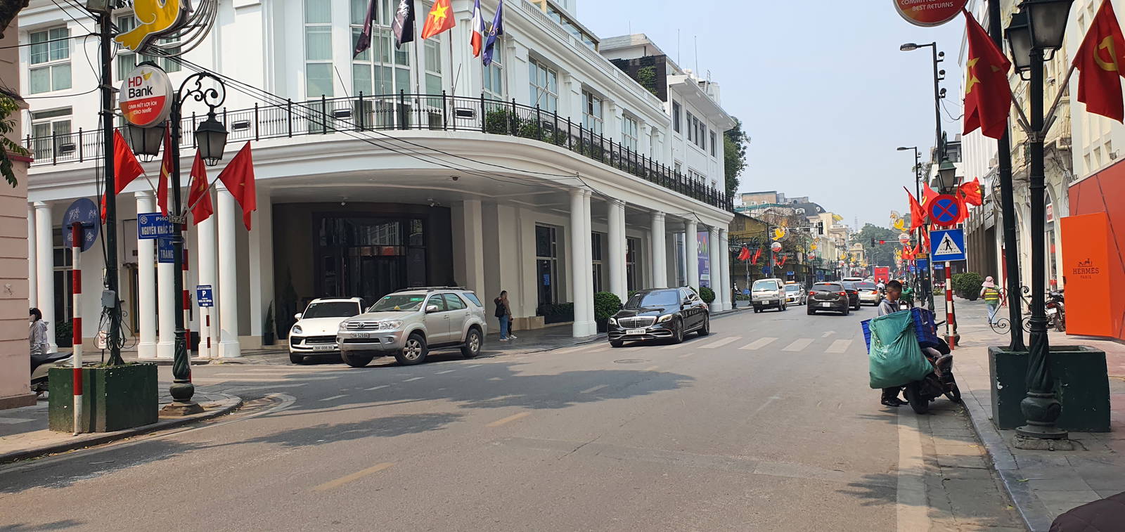 Mặt Phố Tràng Tiền mt5m2, giá siêu tốt, dt 100m2, chủ nhà thiện chí - Ảnh 1