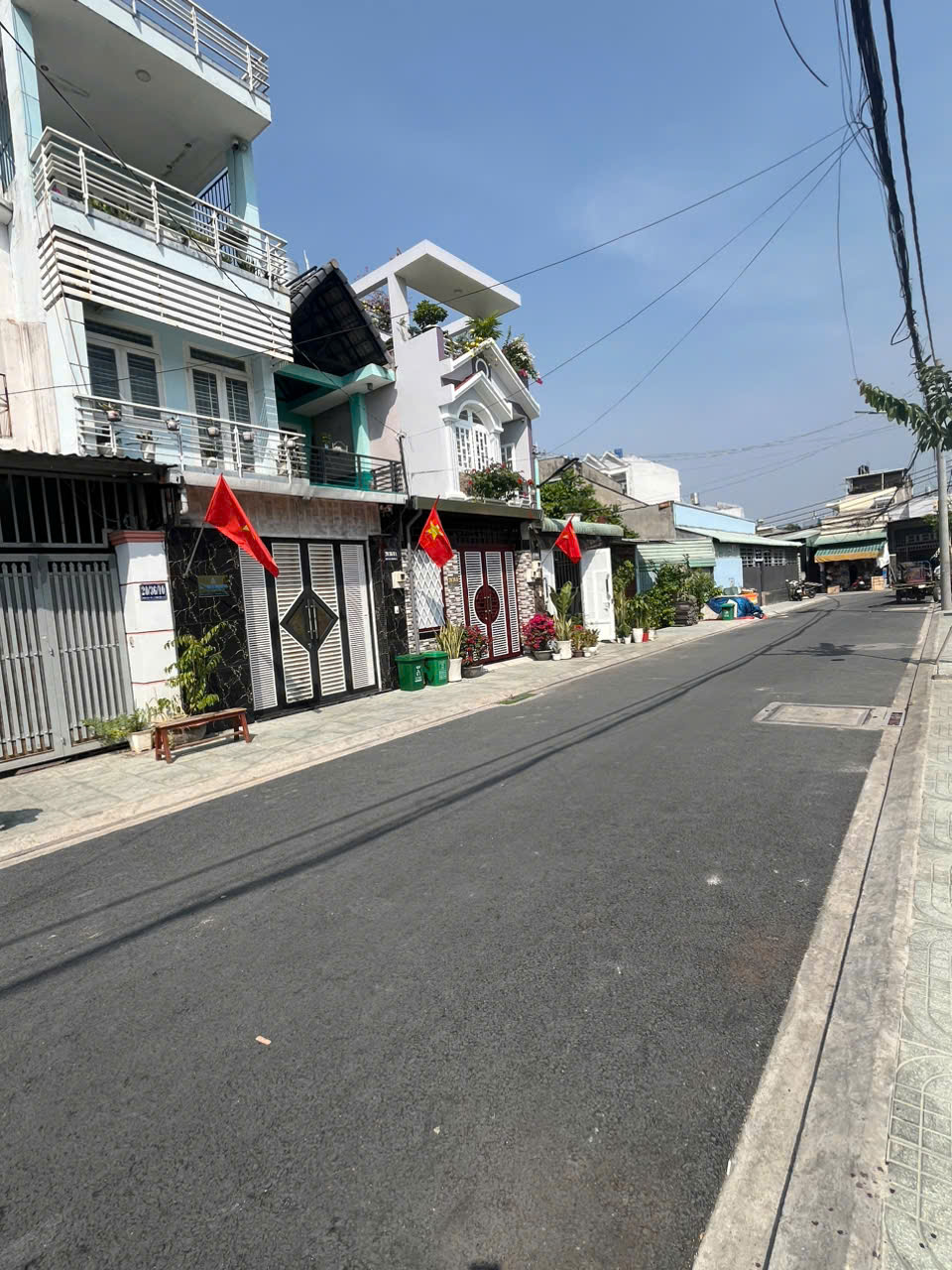 Nhà MT 4pn trệt lầu, 4x20m, hẻm 8m thông, giá siêu rẻ 7.5tr - Ảnh chính