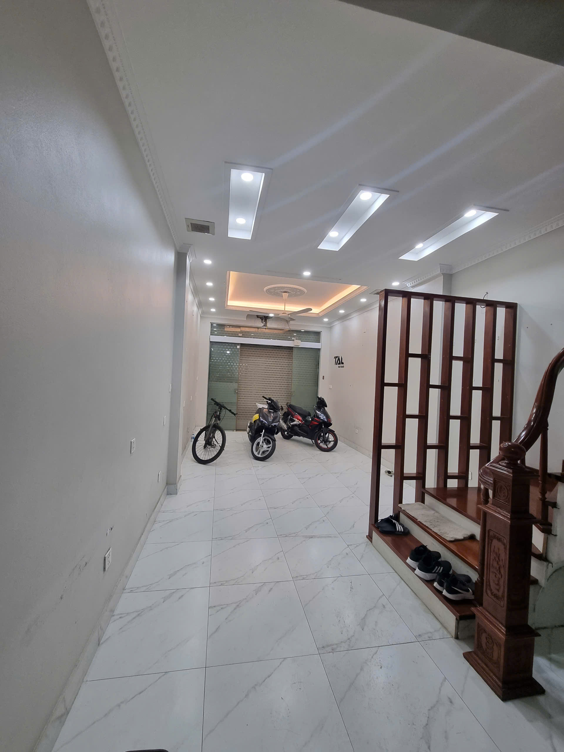 Bán Nhà Mặt Phố Lạc Long Quân 35m² x 4 Tầng, Vỉa Hè, Kinh Doanh Sầm Uất – Gần Hồ Tây - Ảnh 1
