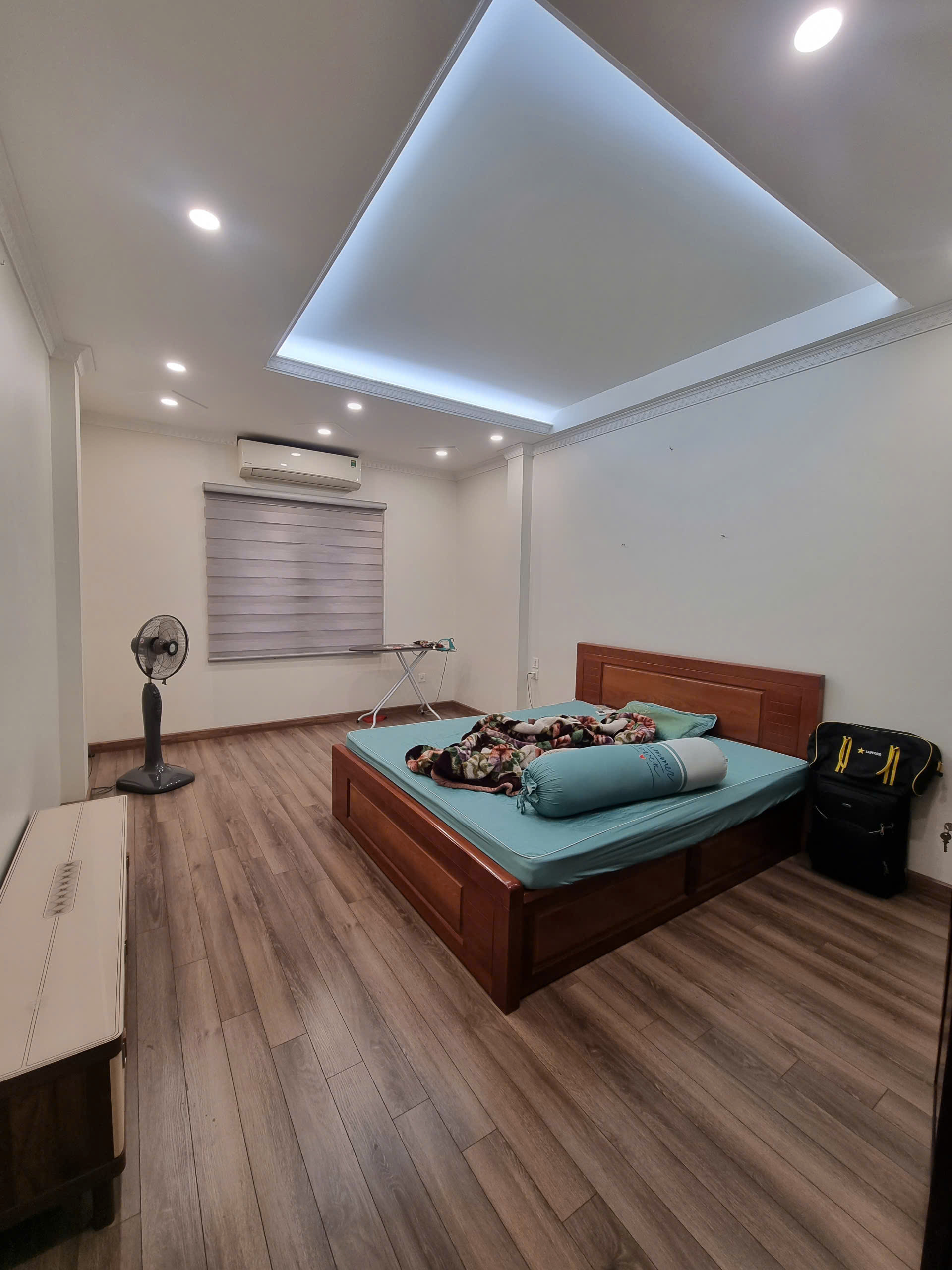 Bán Nhà Mặt Phố Lạc Long Quân 35m² x 4 Tầng, Vỉa Hè, Kinh Doanh Sầm Uất – Gần Hồ Tây - Ảnh chính