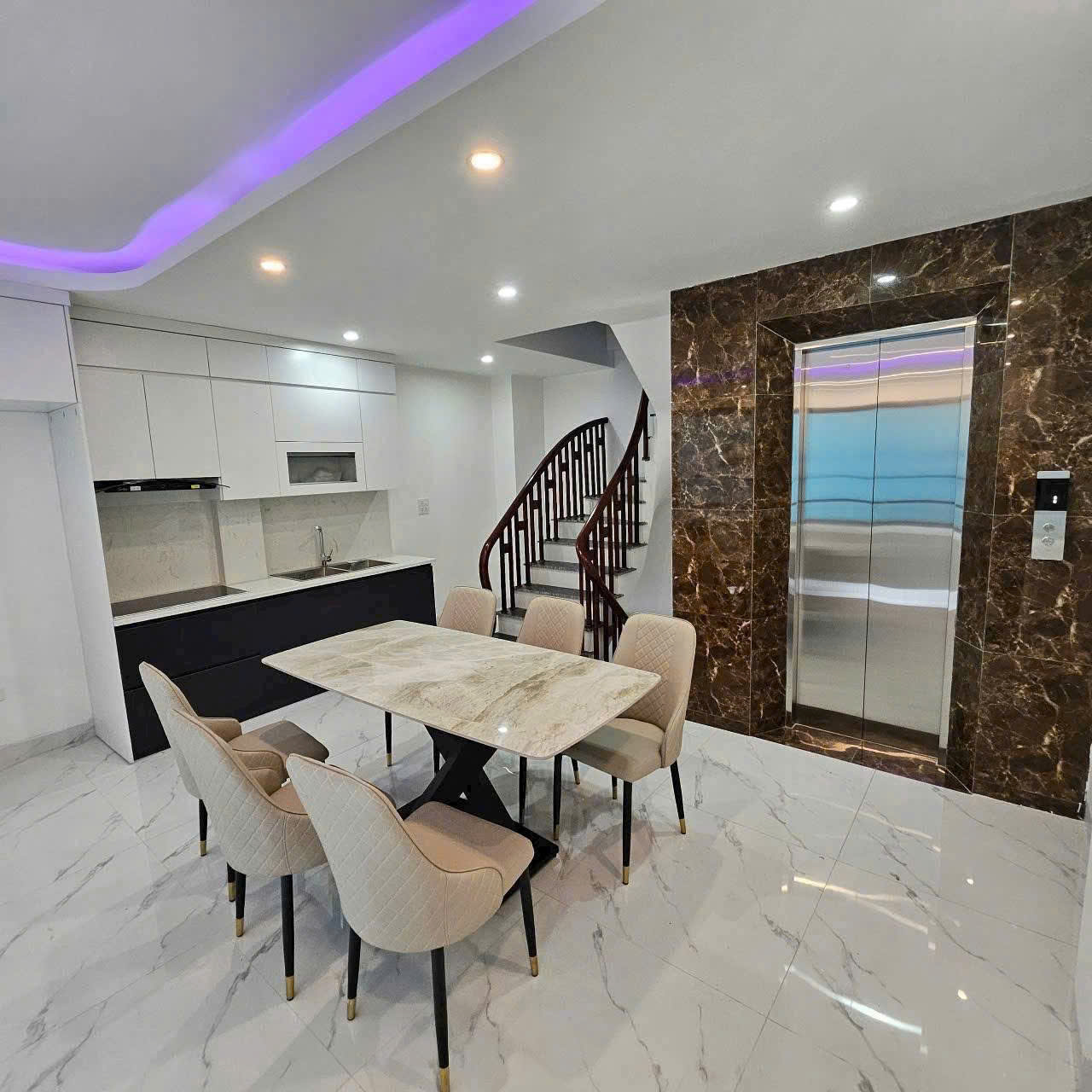 NHÀ MƯỚI XÂY ĐỘC LẬP Ô TÔ QUA ThượngThượng Thanh 42m2,X  6 Tầng,mặt tiền 5m, 7.4 tỷ Long Biên. - Ảnh 1