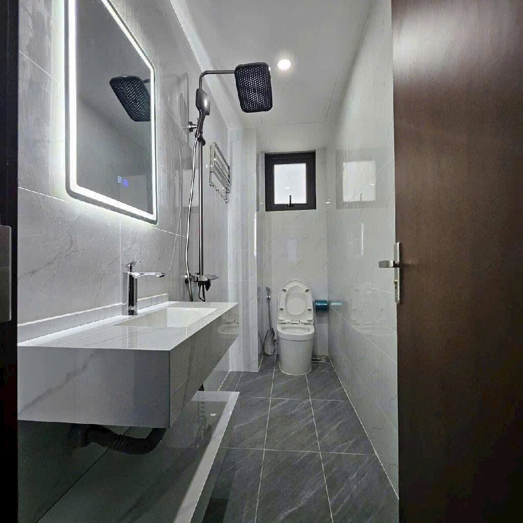 NHÀ MƯỚI XÂY ĐỘC LẬP Ô TÔ QUA ThượngThượng Thanh 42m2,X  6 Tầng,mặt tiền 5m, 7.4 tỷ Long Biên. - Ảnh 2